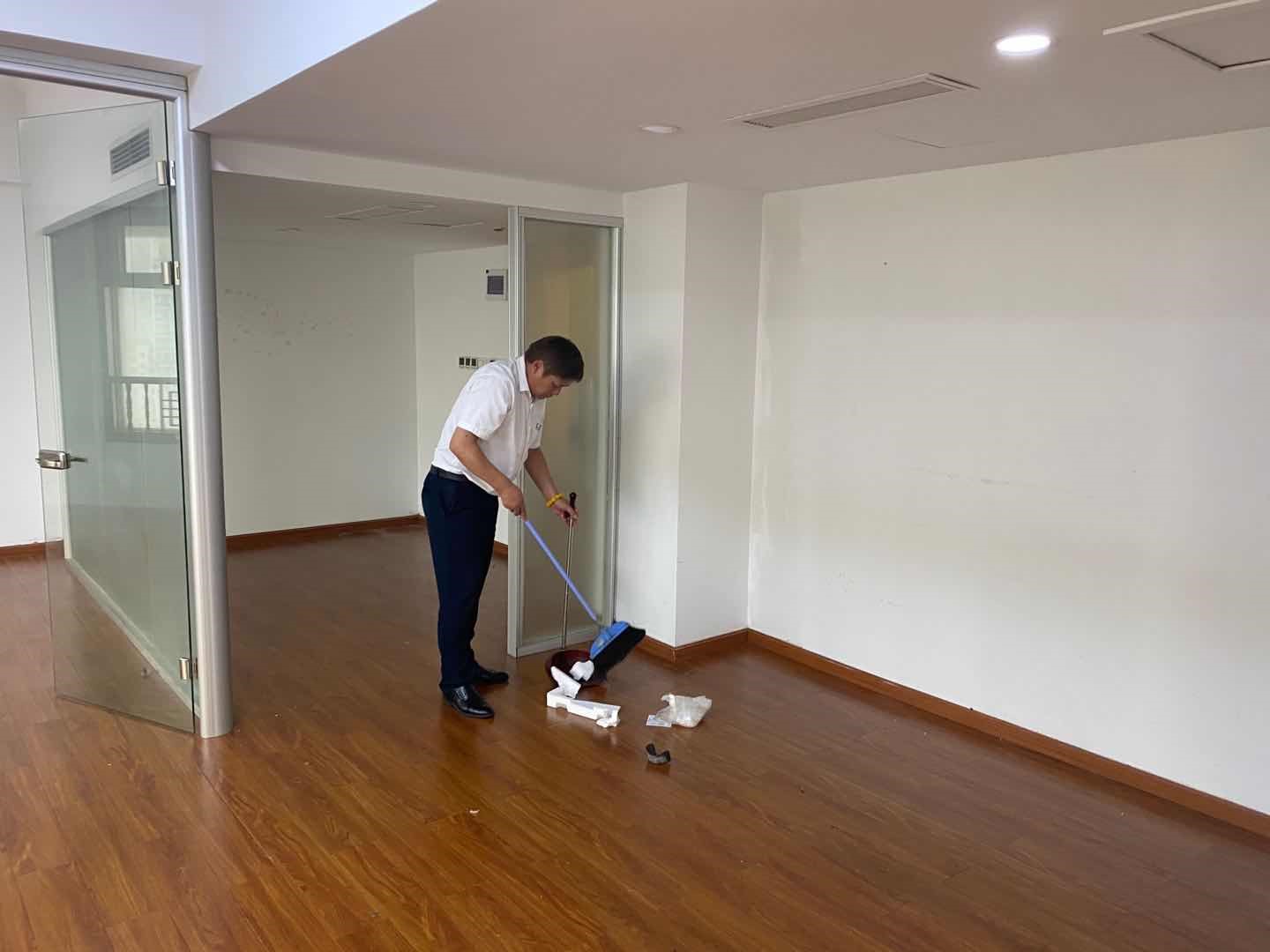 ����AG����|AG���˹�����